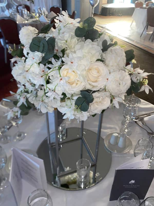 image of table arrangement at wedding - Picabooth